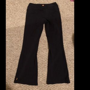 Lucy yoga pants size small